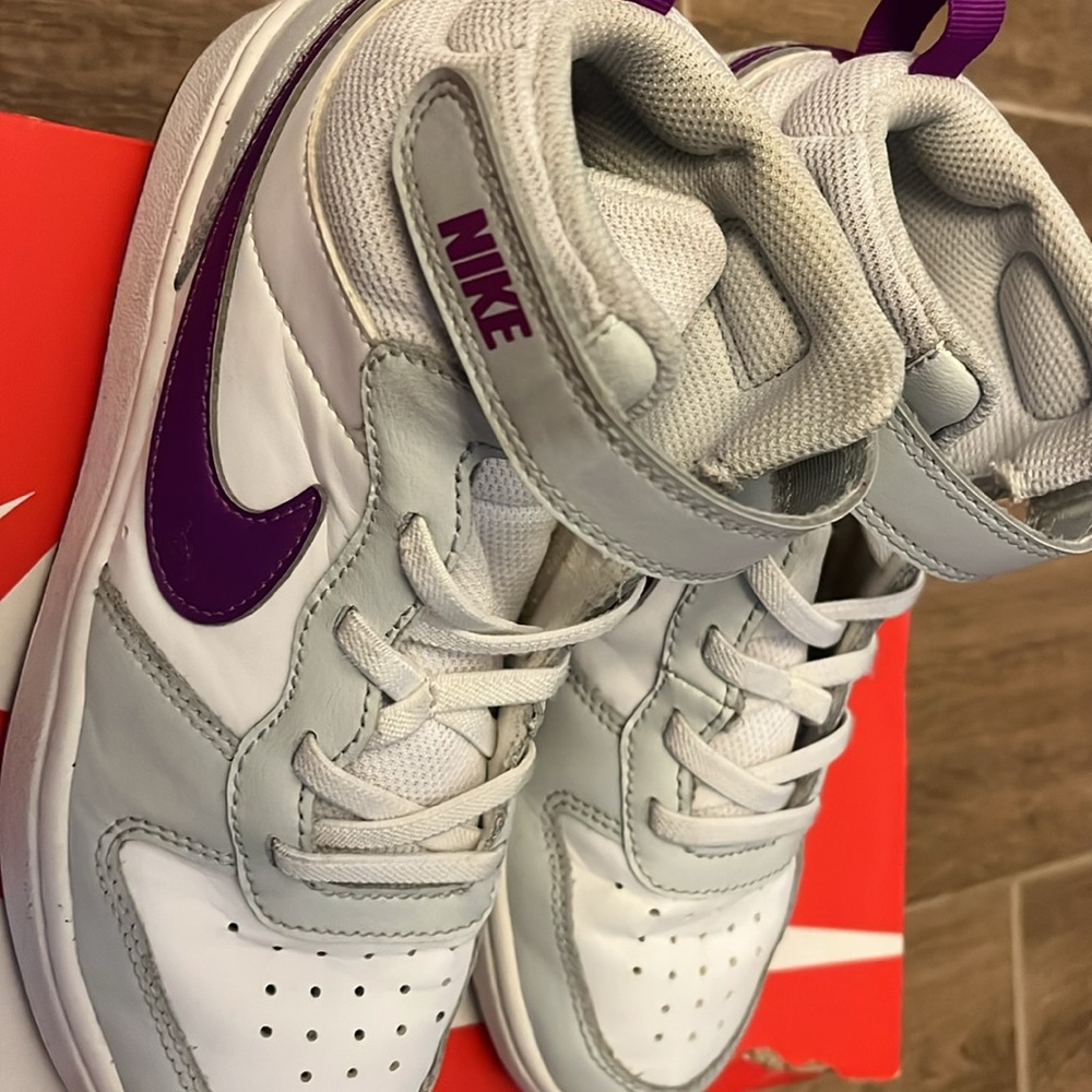 Nike White and Purple Kids' Sneakers - Picture 3 of 6